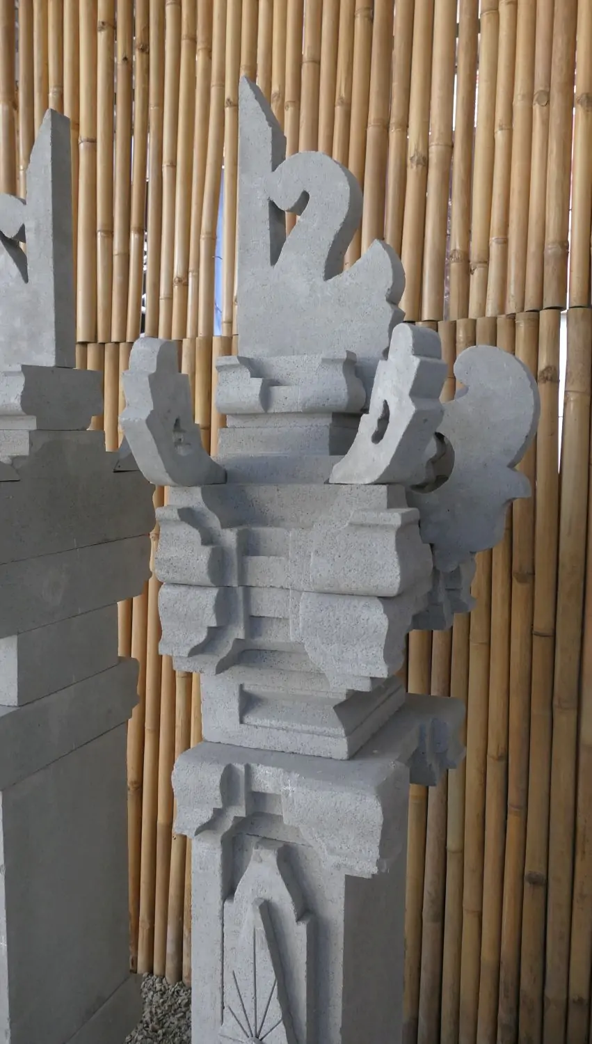  Product image 7 of the product “Balinese Gate, casted with Paras Stone. 2 Elements right and left. Total Height of 150cm. Mulitparted. ”